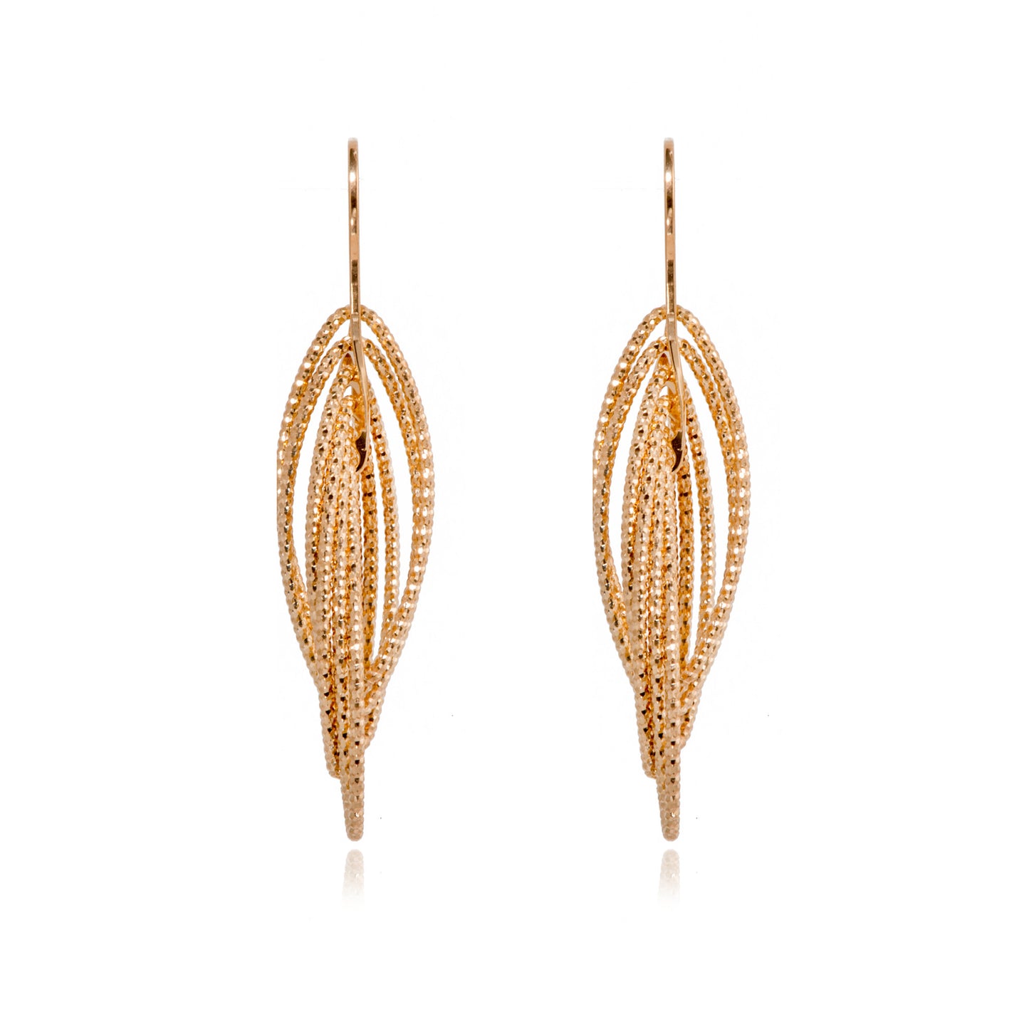 
Gold plated on silver multi ellipse intertwined 3D drop hook earrings, diamond cut, made in Italy, with a length of approximately 3 cm and a width of 1 cm.

