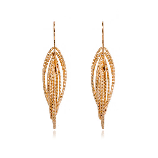 
Gold plated on silver multi ellipse intertwined 3D drop hook earrings, diamond cut, made in Italy, with a length of approximately 3 cm and a width of 1 cm.

